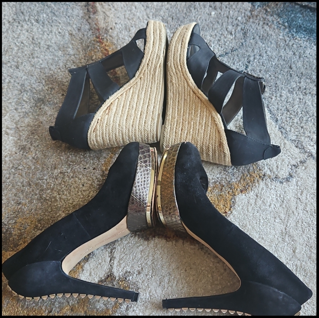 Set Of 7.5 Camuto Stietto Black Gold & Metal Top Zip Black Sandal Wedge